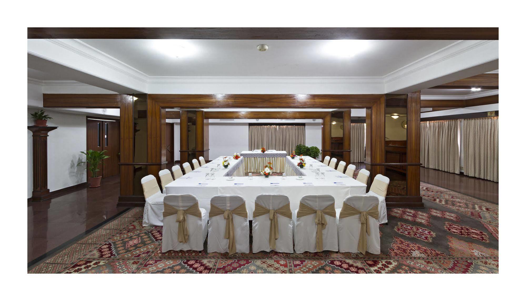 Jehan Numa Palace Hotel Бхопал Экстерьер фото